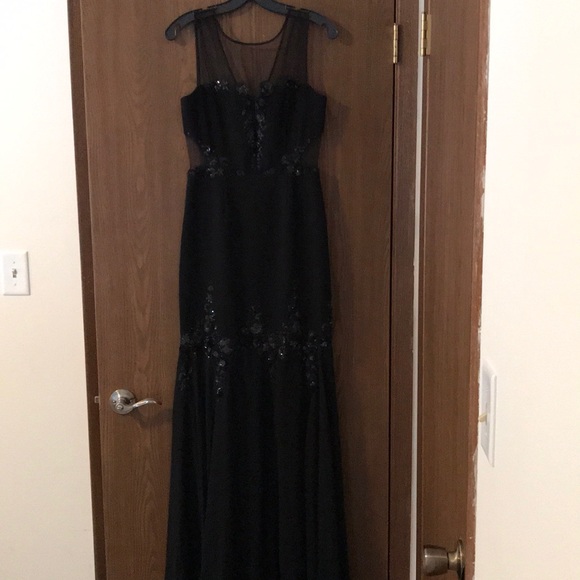 BCBG Black Evening Gown Size 6, Worn Once! - Picture 4 of 8